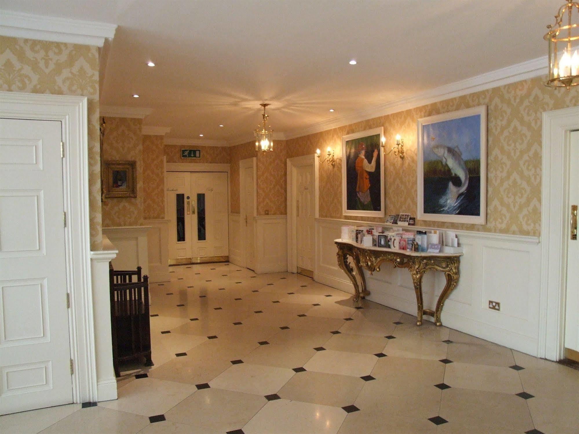Hotel Barberstown Castle à Straffan Extérieur photo